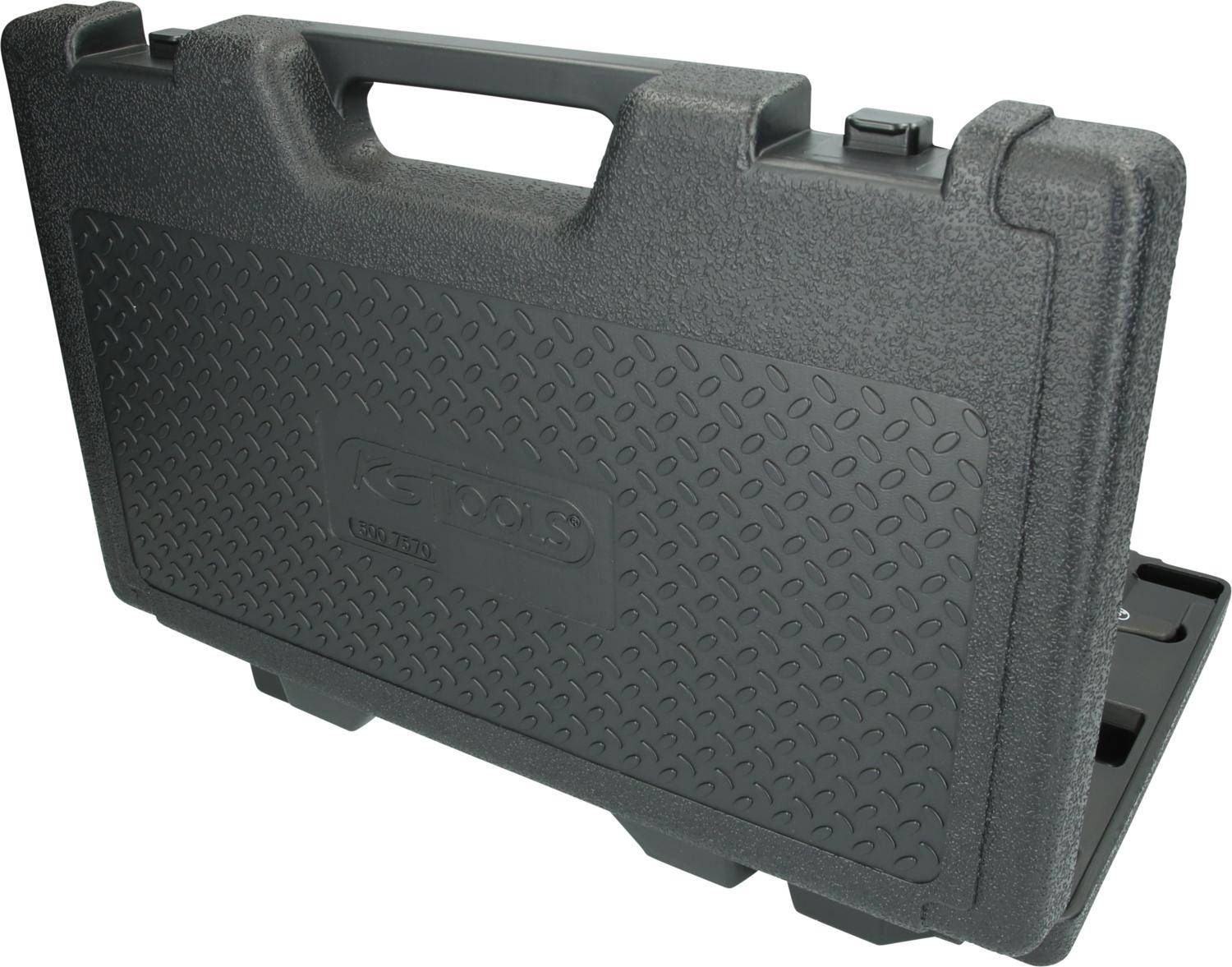 Ein schwarzes, strukturiertes, rechteckiges Transportetui mit Griff, mit dem Markennamen in der Mitte geprägt.