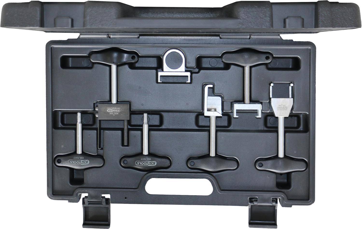 Ein schwarzer Werkzeugkasten mit einem Satz silberner Abziehhaken und Spannzangen, angeordnet in designierten Fächern für organisierte Lagerung.