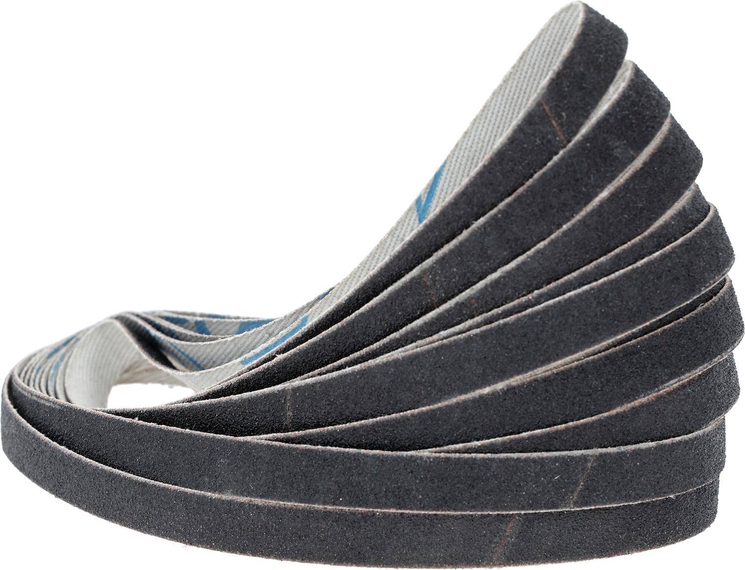 Nahaufnahme von gestapelten, flexiblen Schleifbändern mit rauer Textur, die zum Glätten von Oberflächen verwendet werden. Sie haben schwarze und graue Schichten.