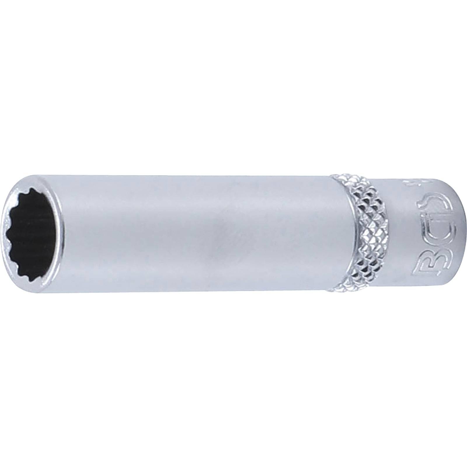 Ein silberner Steckschlüsseleinsatz mit gerilltem Griff und zwölfkantigem Innenbereich.