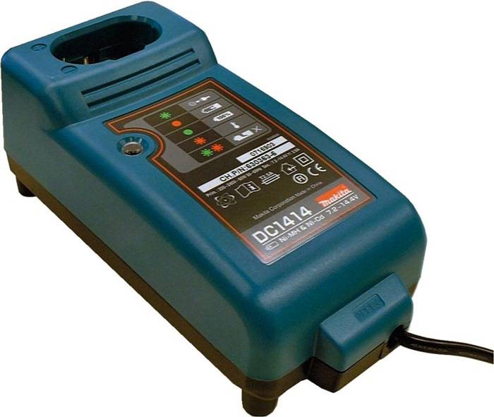 makita Ladegerät 193864-0 max.Spannung 14,4V DC1414