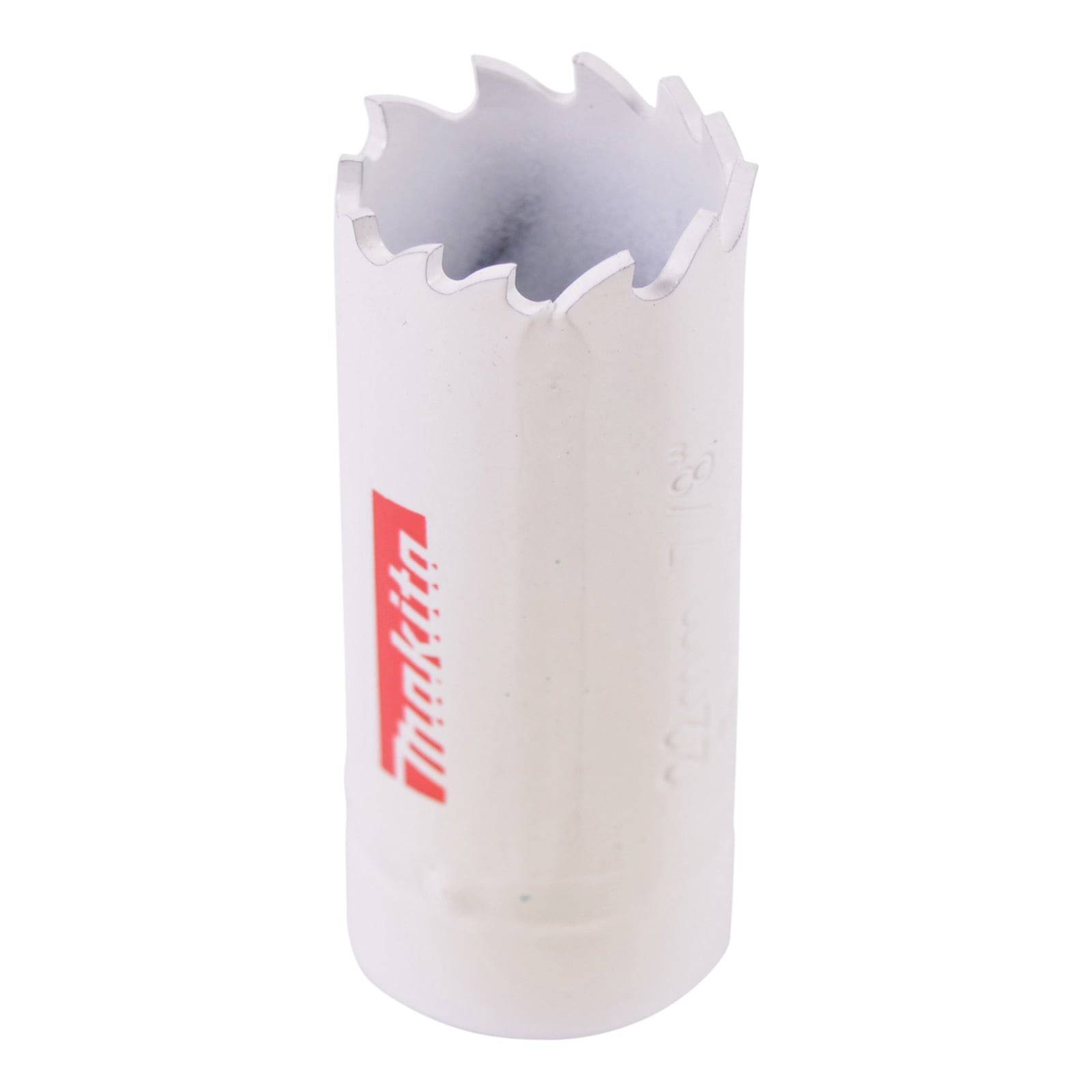 Eine weiße Makita-Lochsäge mit gezackten Kanten und einem gedruckten roten Logo, die zum präzisen Ausschneiden von kreisrunden Löchern in verschiedenen Materialien verwendet wird.