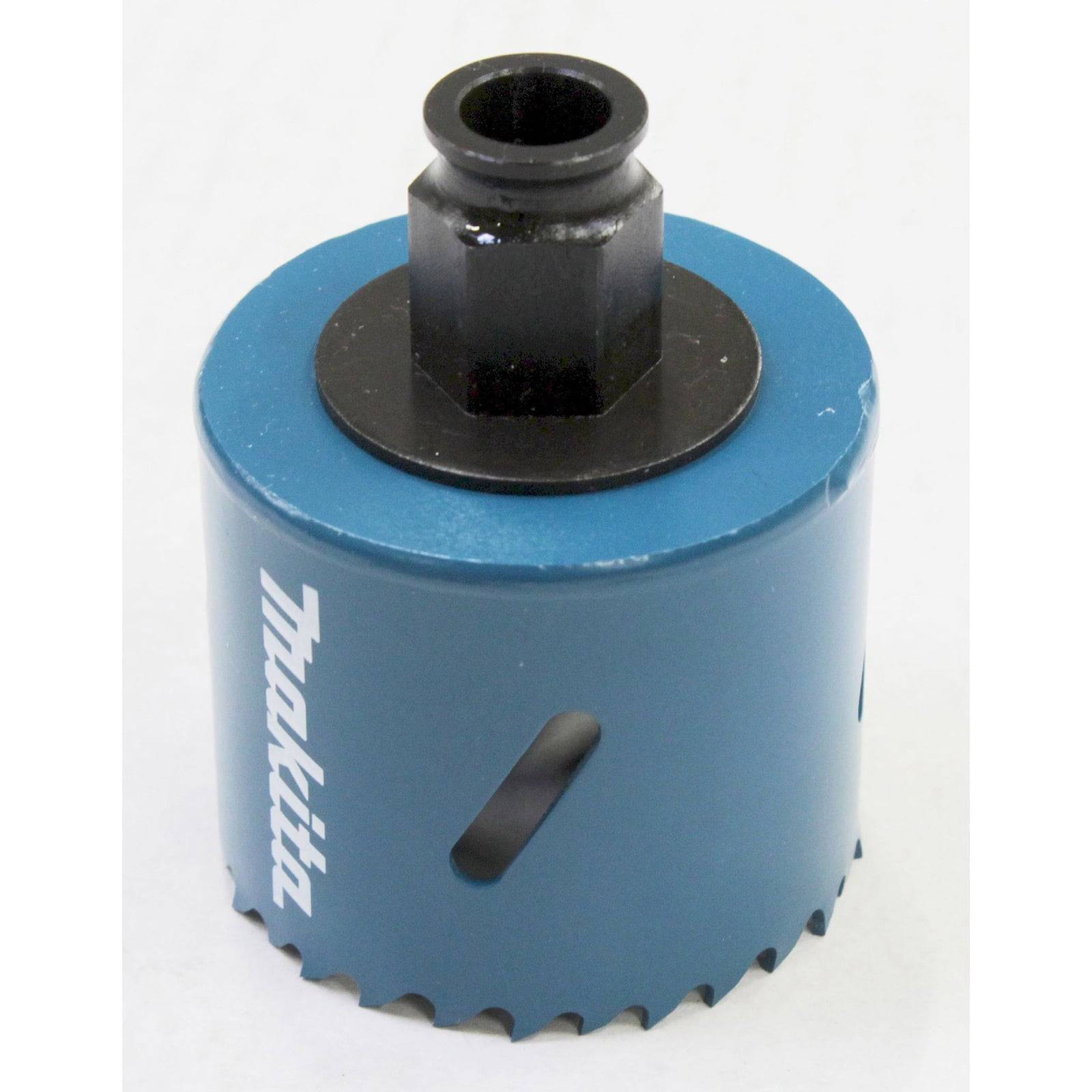 Ein blauer Makita-Lochsägeaufsatz mit gezackter Kante und zentraler Metallbefestigung, der zum Bohren von Löchern in Materialien wie Holz und Metall verwendet wird.