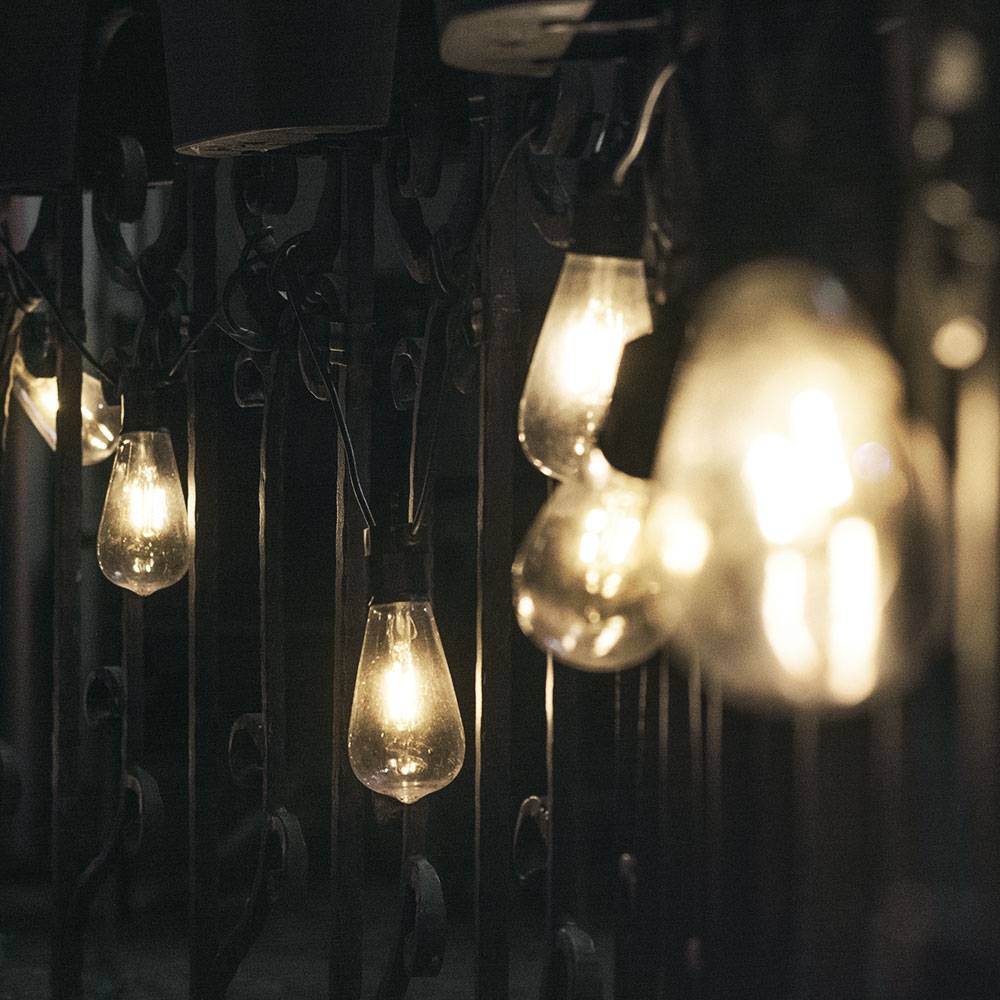 Lichterkette Außen Partybeleuchtung Lichterkette Außenleuchte Gartendeko Leuchtkette Glühbirnen, schwarz, 15 Flammig E27 Fassung, Länge 15 m