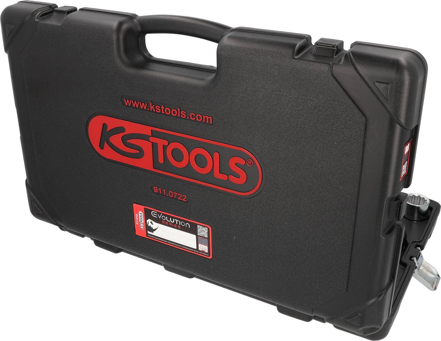 Ein schwarzer Werkzeugkoffer mit einem roten 'KSTOOLS' Logo und der Website 'www.kstools.com' auf der Vorderseite. Der Koffer verfügt über einen robusten Griff und verstärkte Schutzecken.
