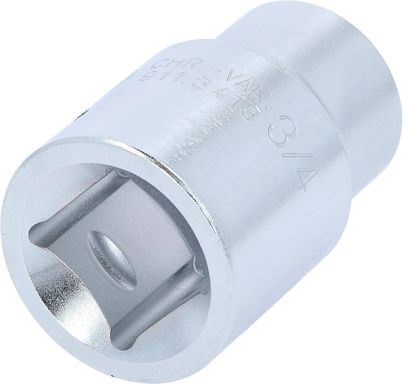 Eine metallische 3/4-Zoll-Steckdose mit einer glänzenden zylindrischen Form und einer offenen Seite zum Anbringen an einen Ratschenkasten; verwendet in der Mechanik.