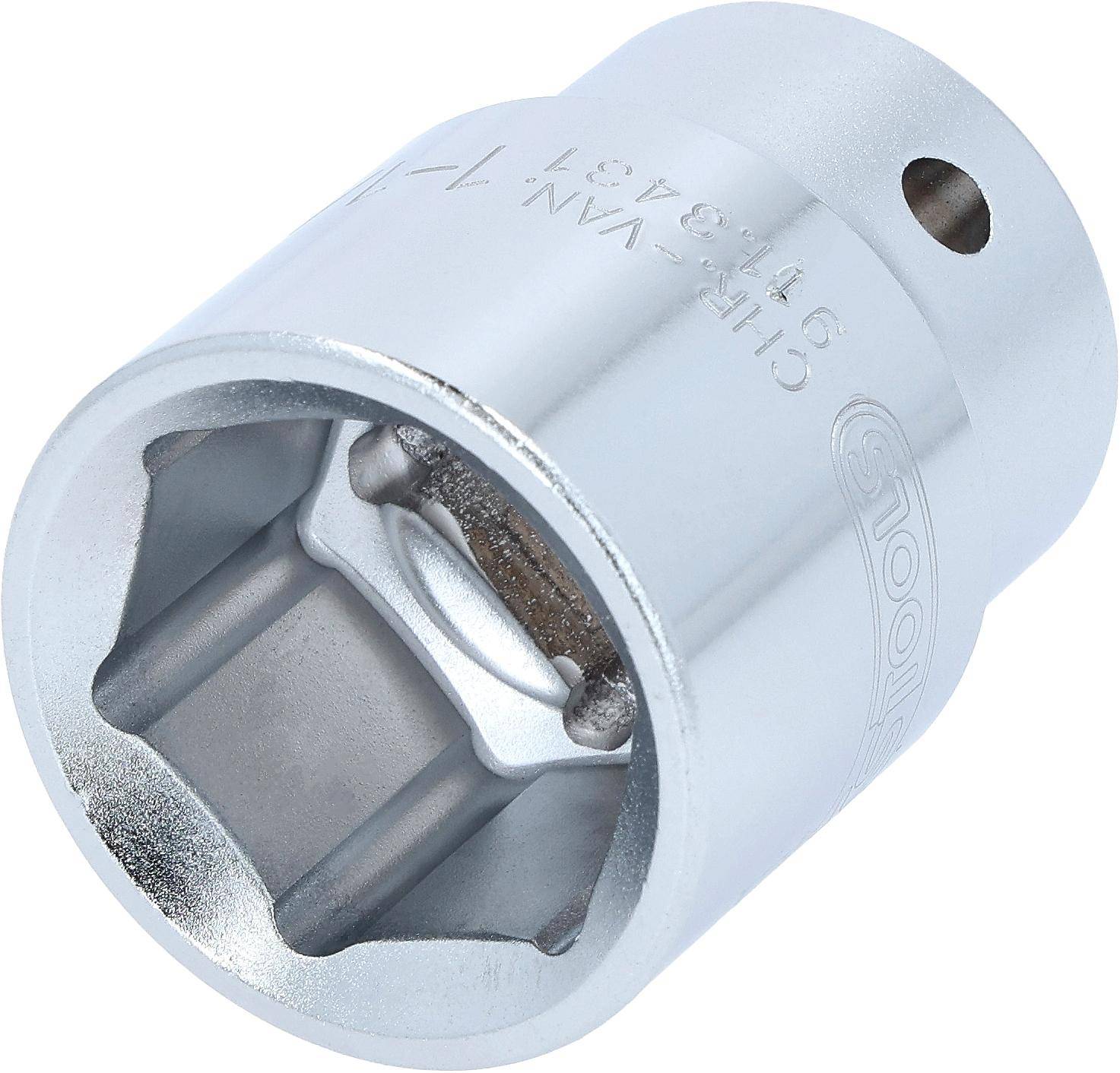 Eine Nahaufnahme eines glänzenden Metallschraubenschlüssels mit einer sechseckigen Öffnung, der zum Anziehen oder Lösen von Muttern und Schrauben verwendet wird.