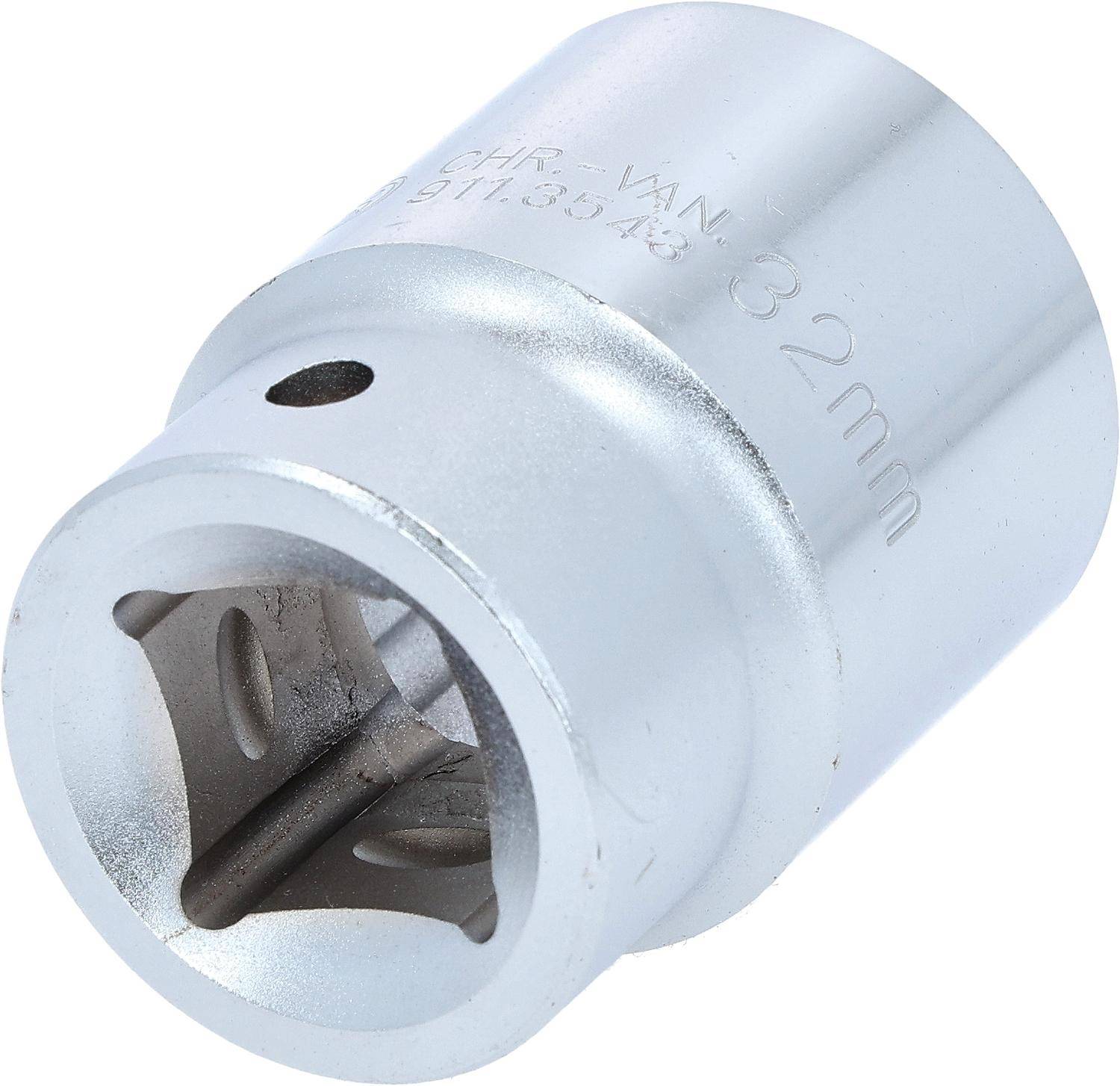Ein glänzender Chrom-Steckschlüssel-Aufsatz mit der Beschriftung '32mm', der für mechanische Anwendungen verwendet wird, mit einer sechseckigen Öffnung für Schraubenbolzen.