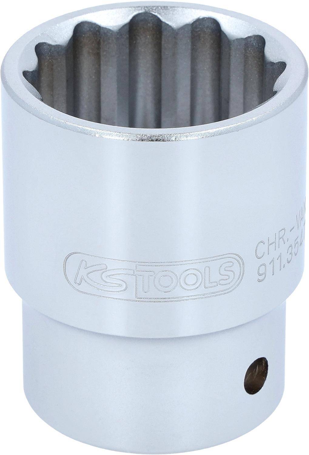 Ein metallischer Steckschlüssel mit dem Logo 'KS TOOLS', das in seine Oberfläche eingraviert ist. Entwickelt für den Einsatz mit Schraubschlüsseln bei mechanischen Arbeiten.