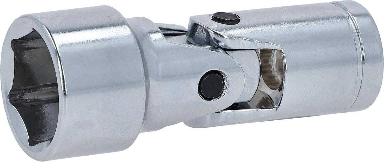 Nahaufnahme eines glänzenden metallischen Kardangelenks, das seine Gelenke und polierten Oberflächen zeigt und auf eine mechanische oder automotive Verwendung hindeutet.