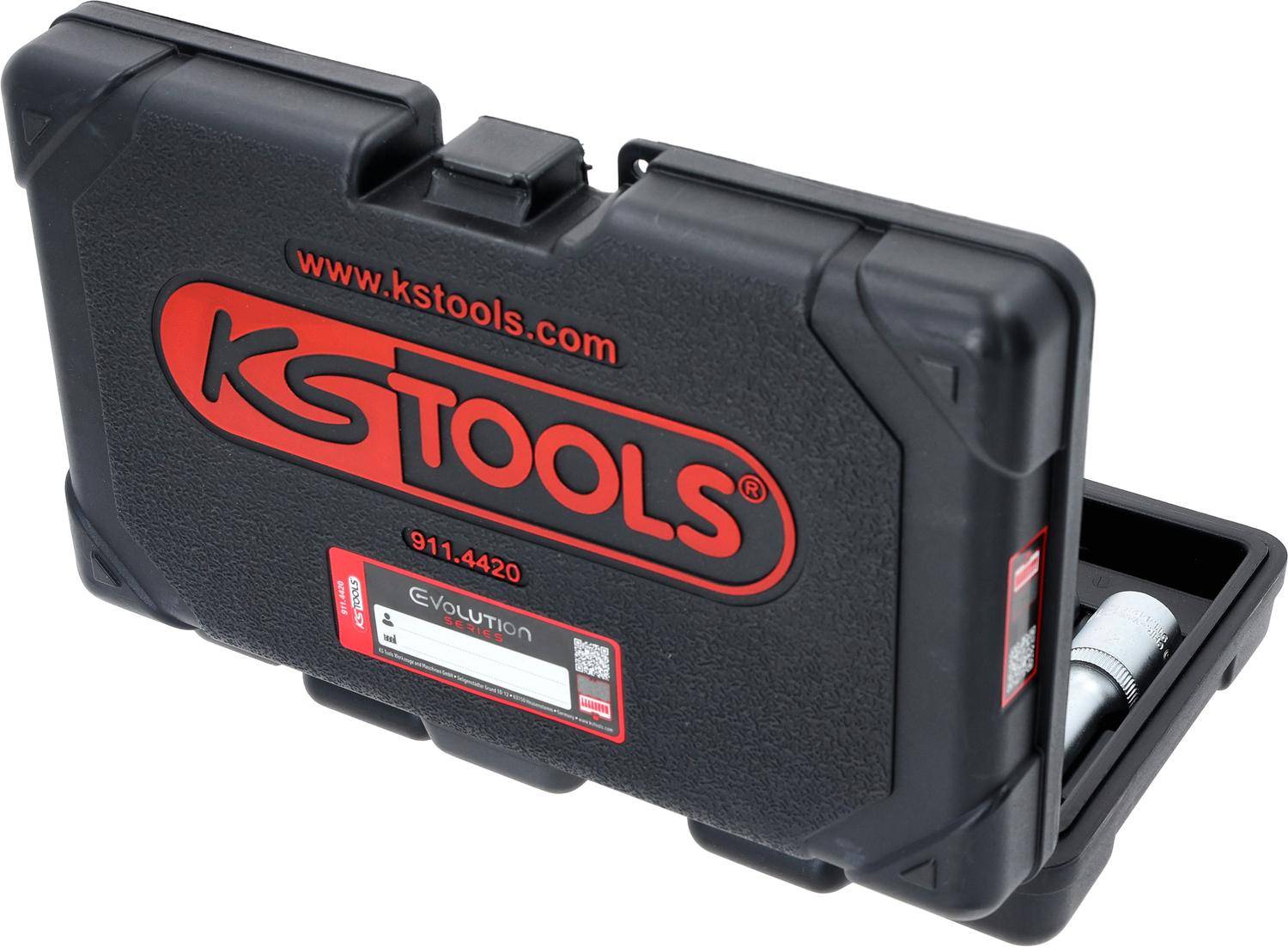 Ein schwarzer KS Tools Koffer, beschriftet mit 'www.kstools.com' und Produktcode '911.4420', mit einem roten Logo und QR-Code an der Seite.