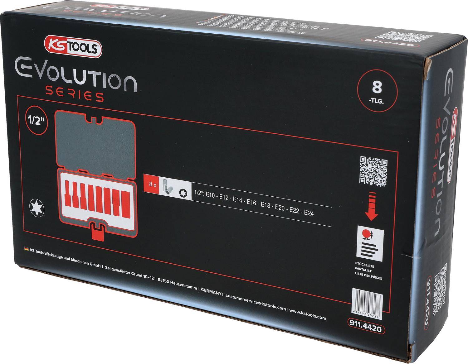 Eine schwarze Verpackungsbox für einen Steckschlüsselsatz. Sie verfügt über ein rot-schwarzes Design mit einem durchsichtigen Fenster, das acht Steckschlüssel und einen QR-Code zeigt.