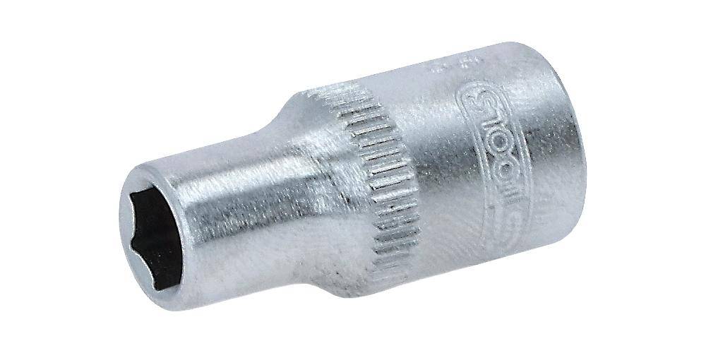 Ein metallischer Steckschlüsseleinsatz, rund mit einer strukturierten Griffoberfläche zum Drehen von Schrauben, auf dessen Seite der Markenname aufgedruckt ist.