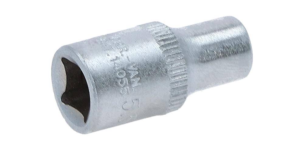 Ein Nahaufnahmebild eines Schraubenschlüssel-Kopfes aus Metall, der seine zylindrische Form und verzahnte Griffstruktur zeigt, der zum Anziehen von Schrauben vorgesehen ist.