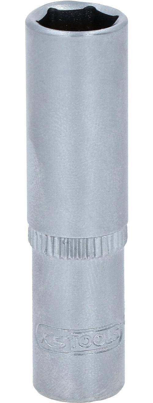 Eine Nahaufnahme einer metallischen Oberfläche mit glatter Textur und einem ringförmigen Muster in der unteren Hälfte.