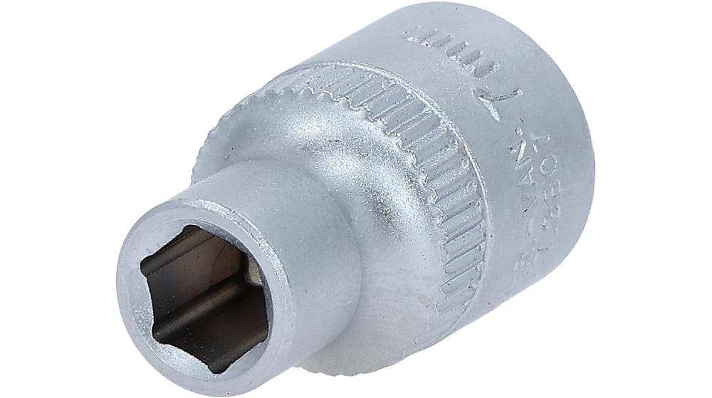 Ein metallischer Schraubenschlüsseleinsatz mit gravierten Maßangaben, der eine quadratische Öffnung für Aufsätze aufweist und zum Anziehen oder Lösen von Befestigungen verwendet wird.