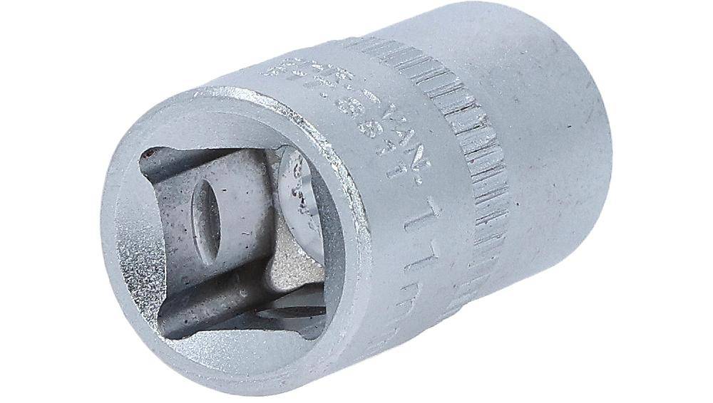 Eine Nahaufnahme des Kopfes eines Schraubenschlüssels aus Metall mit quadratischer Antriebsöffnung und eingravierter Größenkennzeichnung, verwendet zum Drehen von Befestigungselementen.