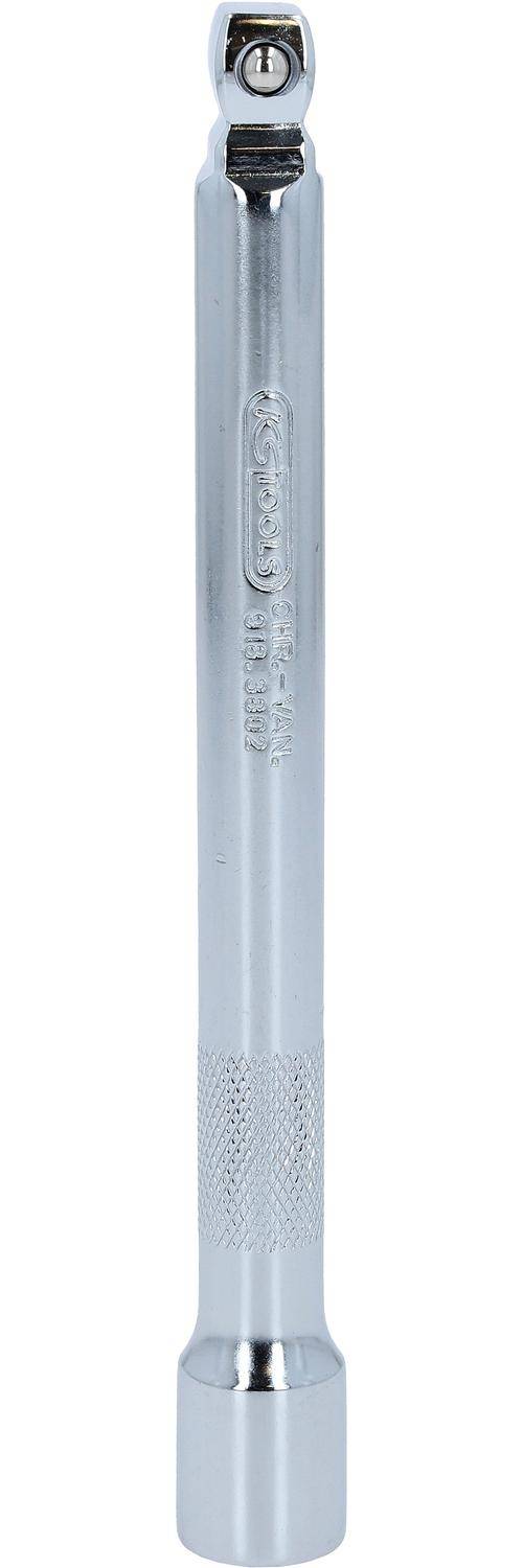 Ein metallisches zylindrisches Werkzeug mit gravierten Zeichen, die eine Teilenummer und einen Firmennamen zeigen. Scheint für mechanische Zwecke verwendet zu werden.