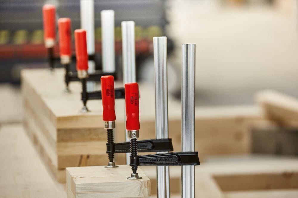 BESSEY Temperguss-Schraubknecht TKPN mit bewährtem Holzgriff