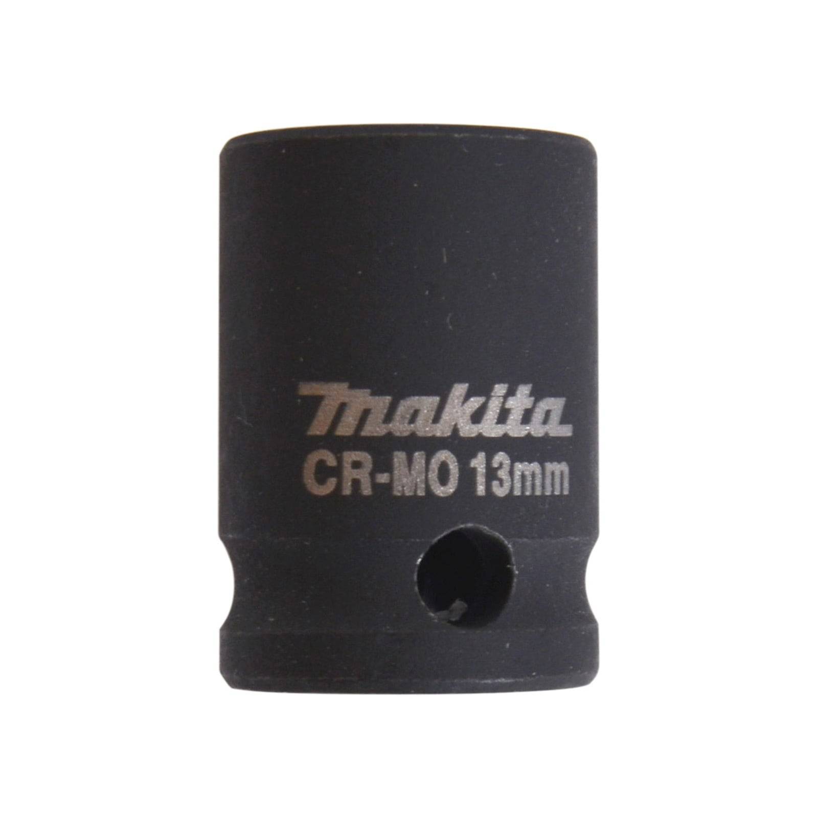 Eine schwarze Makita-Stecknuss mit der Gravur 'CR-MO 13mm', die ihre Größe und das Material anzeigt, wird für Befestigungsaufgaben verwendet.