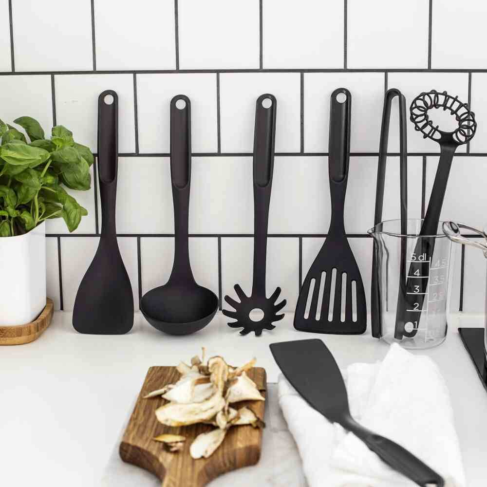 GastroMax 691-81 Pastalöffel, 30 cm Nylon max. 260°C, schwarz