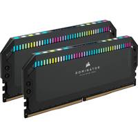 Zwei schwarze Corsair Dominator RGB Speichermodule mit mehrfarbigen Leuchtleisten entlang der oberen Kante, vor weißem Hintergrund dargestellt.