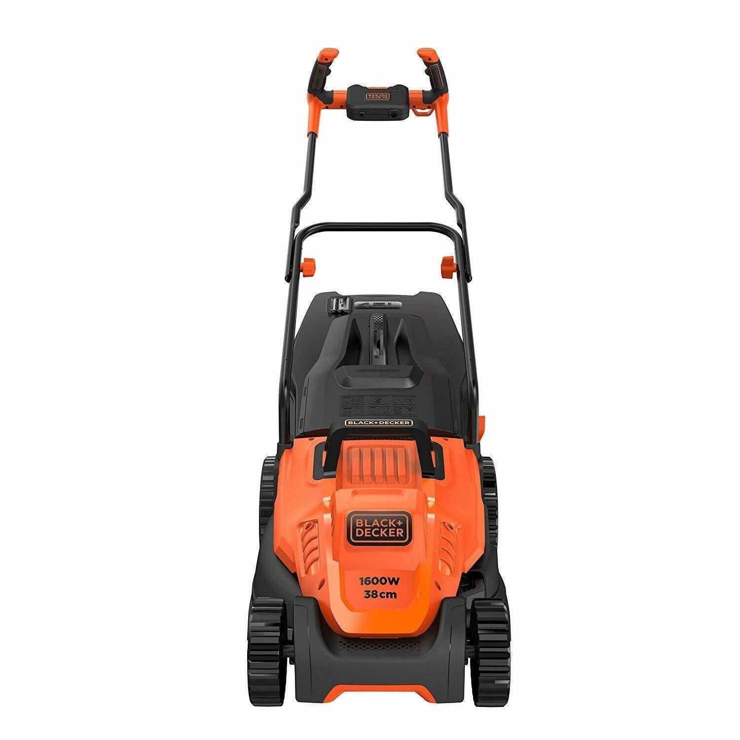 Vorderansicht eines orange-schwarzen BLACK+DECKER Elektrorasenmähers mit Griff, Grassammelbox und Kennzeichnung „1600W 38cm