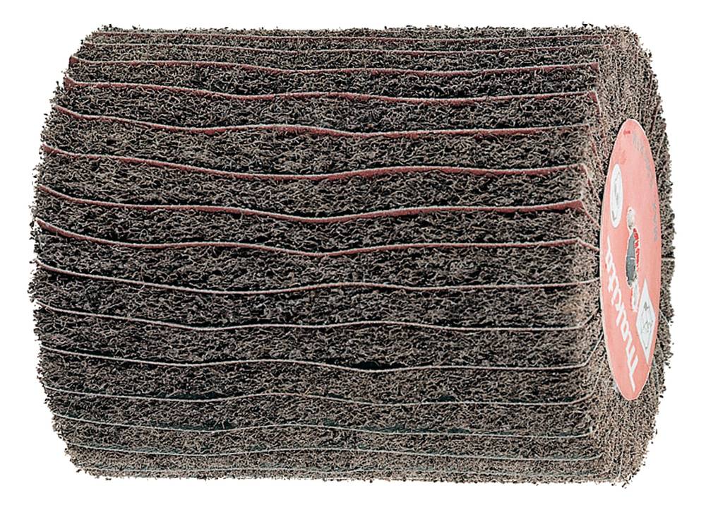Ein zylindrisches Schleiffächerrad mit geschichteten dunklen Schleifstreifen und einem rosa Mitteletikett, gezeigt auf weißem Hintergrund.