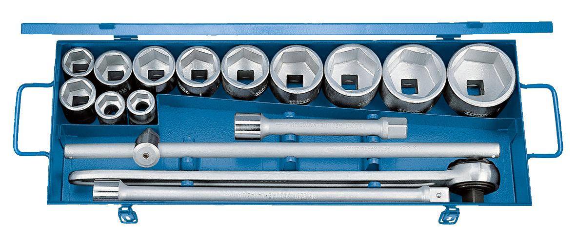 Ein Satz von fünf metallischen Steckschlüsseln mit Stangen in einem blauen Koffer, in absteigender Reihenfolge angeordnet, verwendet für mechanische Reparaturen und Einstellungen.