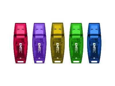 Fünf farbenfrohe durchscheinende EMTEC-USB-Speichersticks in Pink, Lila, Gelb, Grün und Blau auf weißem Hintergrund.