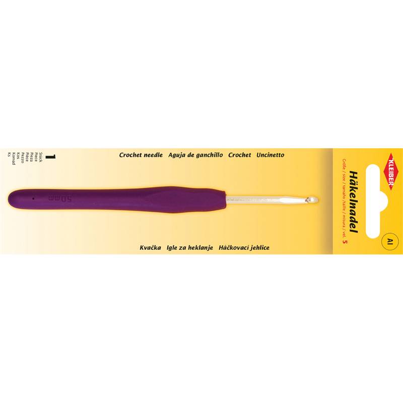 Violetter Häkelhaken mit silberner Spitze in Verpackung, beschriftet mit 'Crochet Needle' und 'Häkelnadel' in mehreren Sprachen, Größe 5.