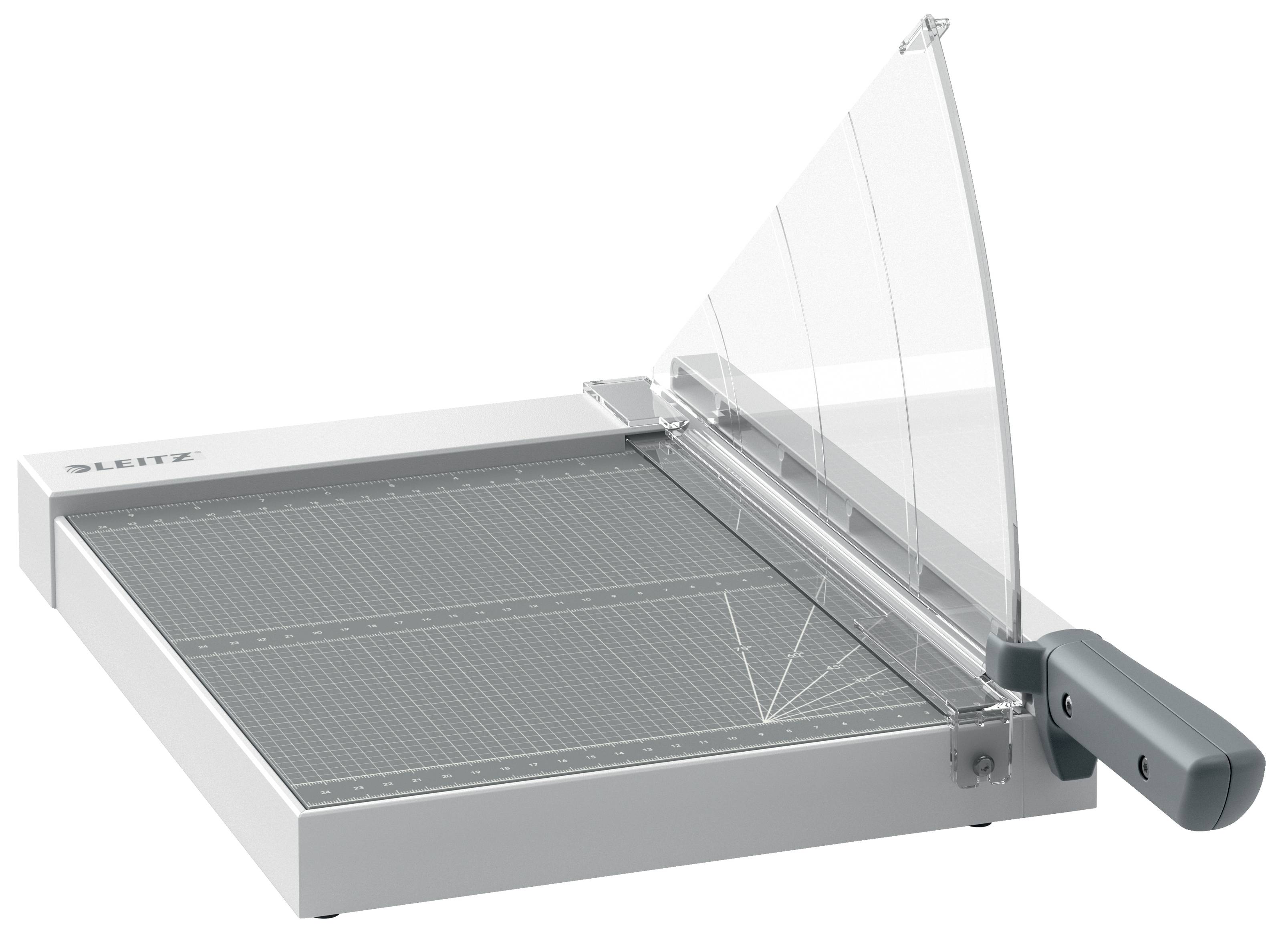Papierschneider mit transparenter Schutzvorrichtung und Schneideklinge zum Trimmen von Blättern auf einer Grundplatte mit Raster.