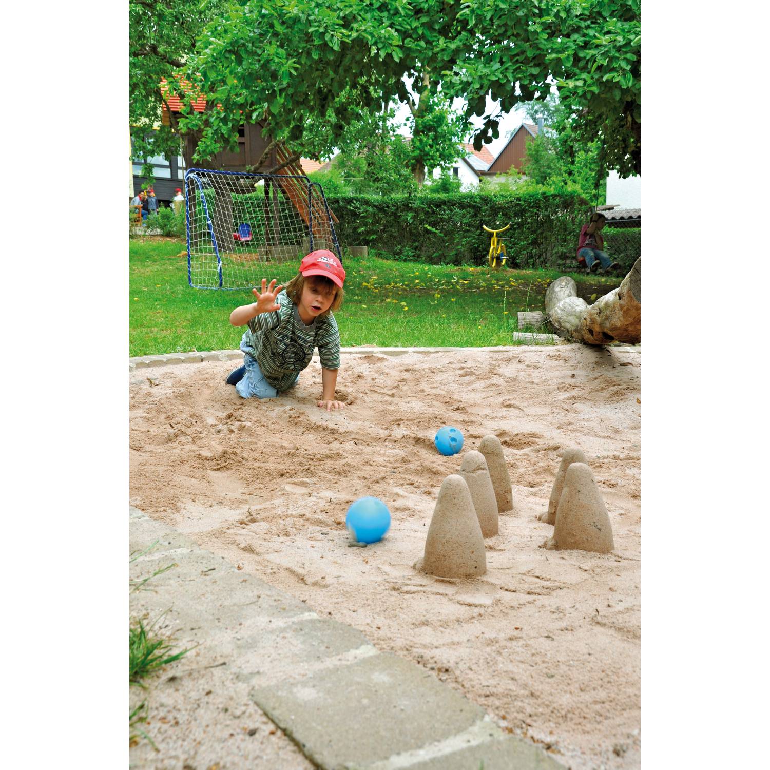 EDUPLAY 160098 Sandbowling Set mit transparenter Tragetasche, mehrfarbig (1 Set)