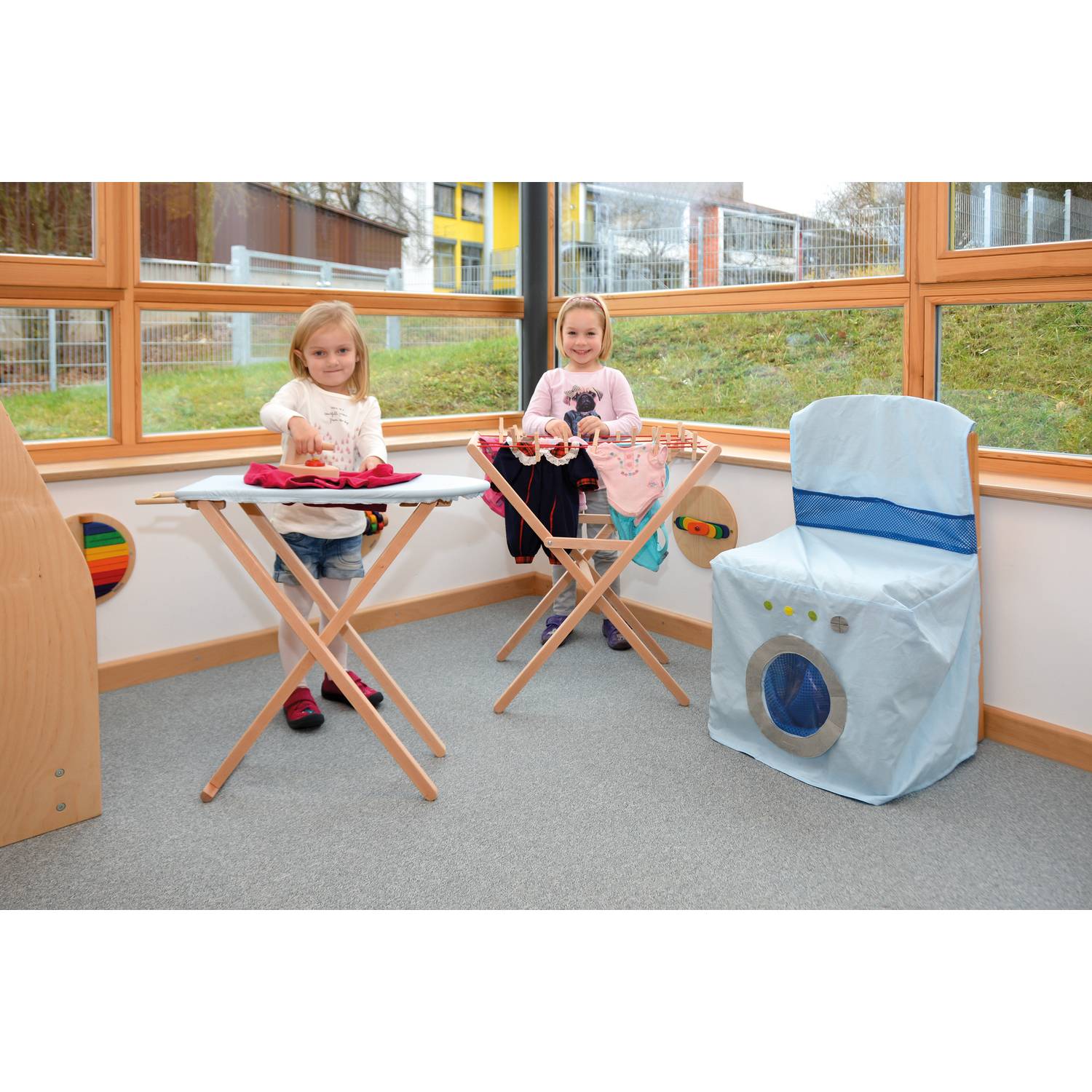 EDUPLAY 120484 Bügelbrett mit Bügeleisen und Bezug, 62 x 70 x 23 cm, natur/blau
