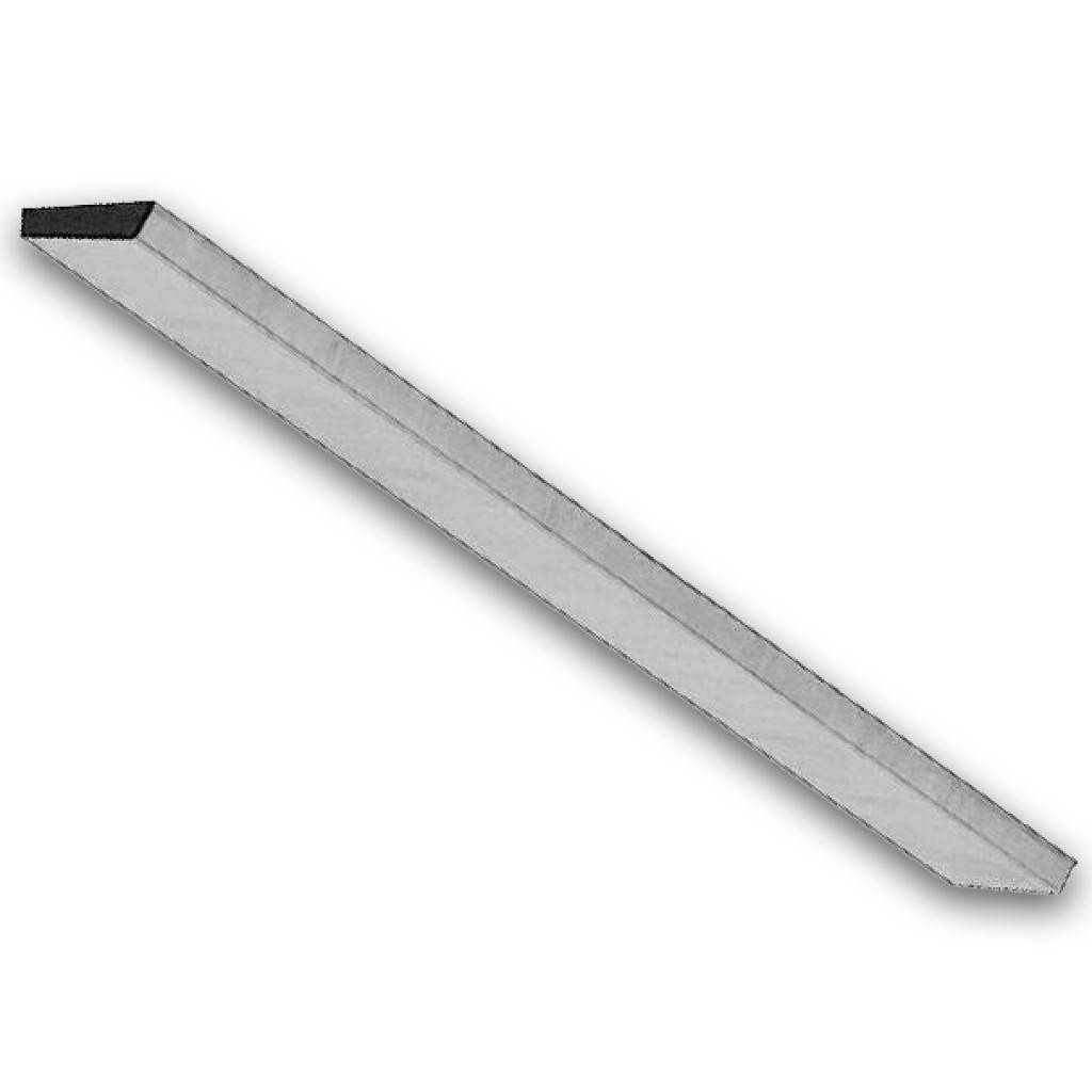 Langer Metallkeil oder meiselartiger Stab mit spitzem Ende, diagonal auf weißem Hintergrund dargestellt.