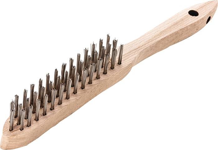 Eine Drahtbürste mit Holzgriff und Metallborsten, die zum Reinigen oder Abschaben von Oberflächen verwendet wird.
