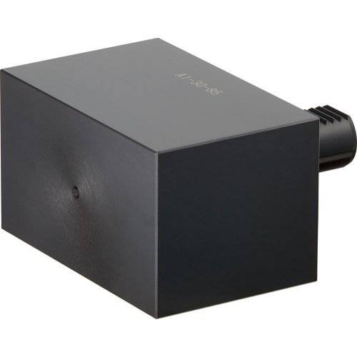 Schwarze rechteckige elektronische Geräte-Box mit einem Steckerverbinder an einem Ende, auf weißem Hintergrund dargestellt.