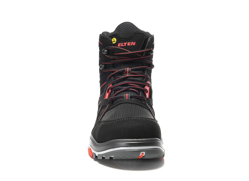 Ein schwarzer und roter Wanderschuh mit einer stabilen Sohle, entwickelt für Outdoor-Aktivitäten, von vorne gezeigt, mit Fokus auf seine Konstruktion und Schnürsenkeldetails.