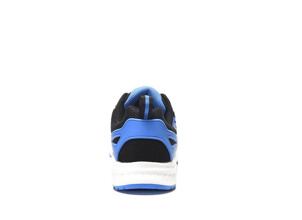 Eine blaue und schwarze Sportschuhe, von hinten betrachtet, die die Ferse und einen Teil der Sohle zeigt.