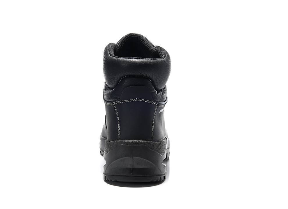 Schwarzer Lederwandererstiefel, Rückansicht mit Sohlen- und Nahtdetails, vor weißem Hintergrund isoliert.