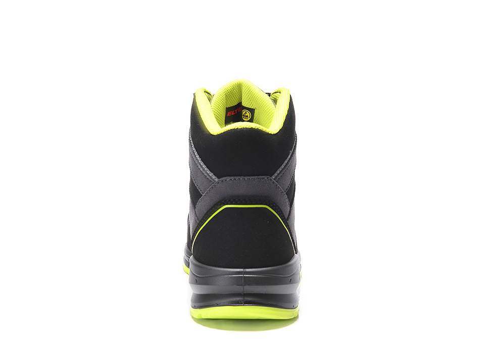 Ein schwarzer und neon-grüner Turnschuh, von hinten gezeigt, der sein Design und Farbkontrast hervorhebt.