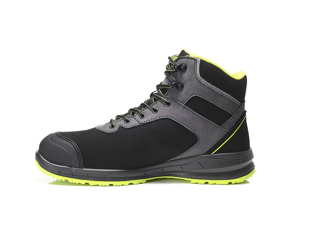 Ein robuster Wanderschuh mit schwarzen und grauen Paneelen, leuchtend gelben Akzenten, grüner Sohle und sicherem Schnürsystem, ideal für Outdoor-Aktivitäten.