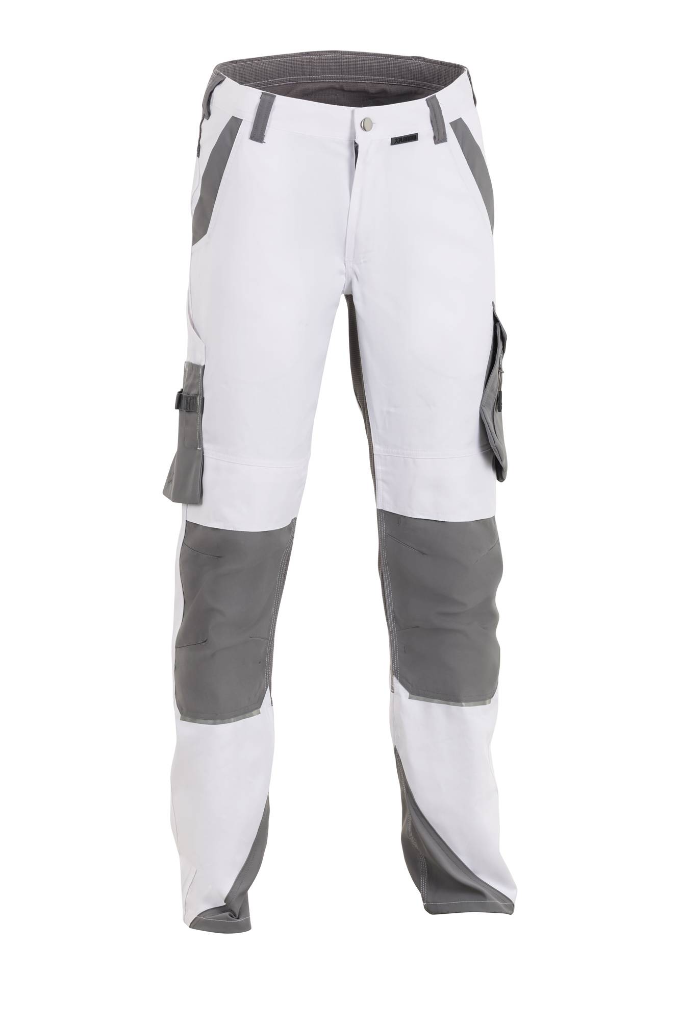 Weiße Hosen mit grauen Flicken an Oberschenkeln, Knien und Taschen, entwickelt für Strapazierfähigkeit und Funktionalität, häufig in manuellen Arbeitsbereichen getragen.