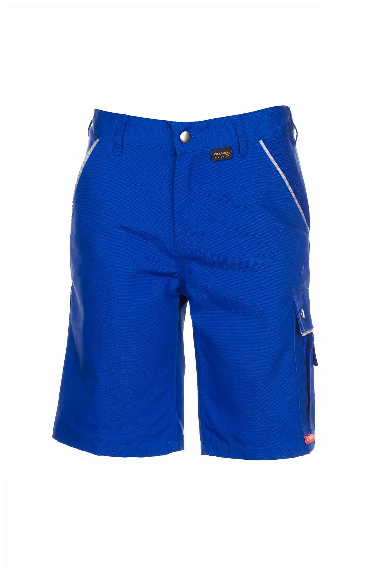 Blaue knielange Cargo-Shorts mit mehreren Taschen, gezeigt vor einem einfachen weißen Hintergrund.