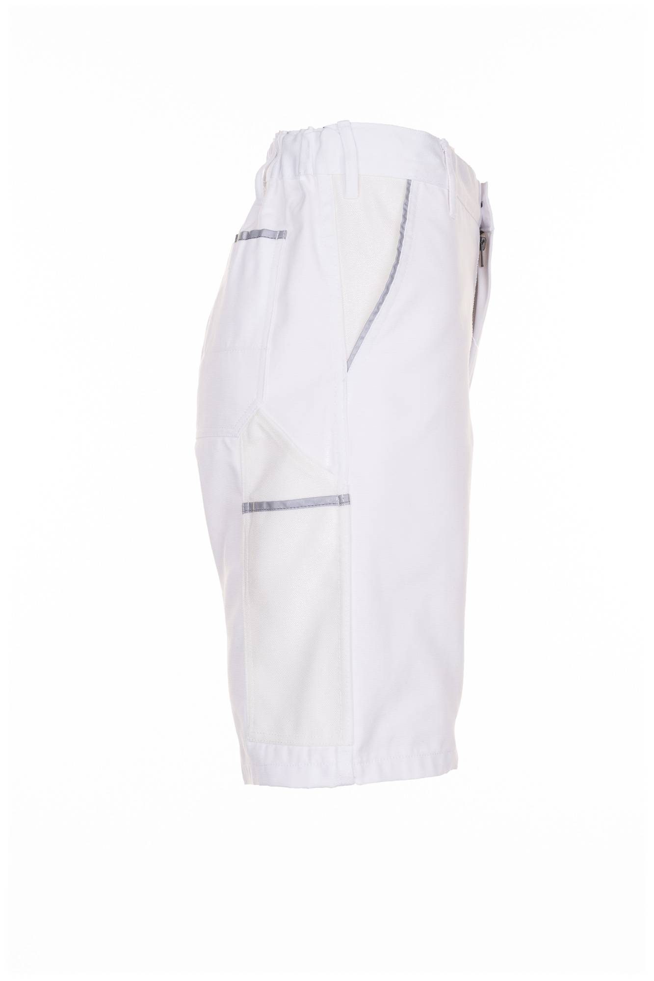 Weiße knielange Sportshorts mit elastischem Bund und subtilen reflektierenden Streifen auf weißem Hintergrund.