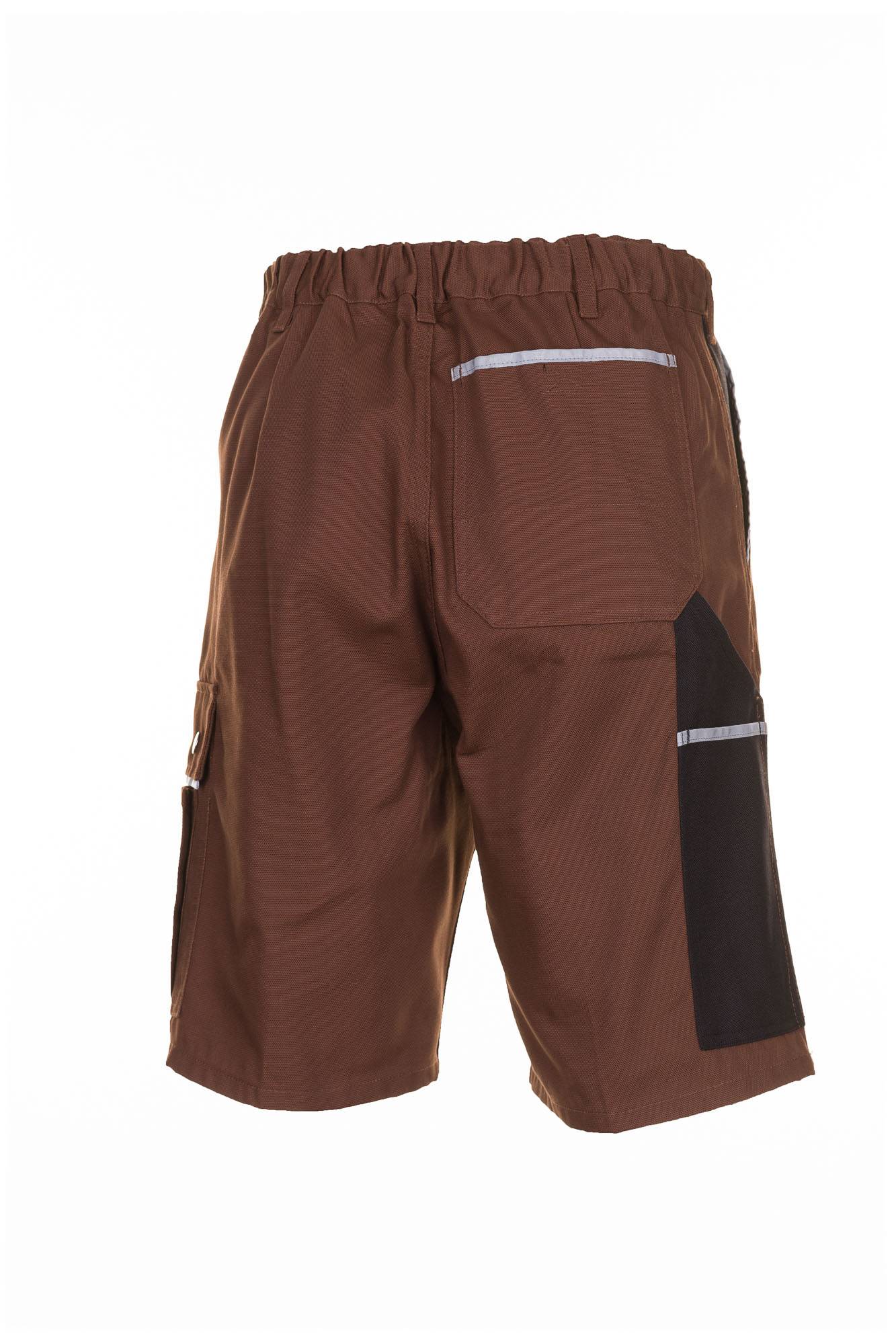 Braune Herren-Cargo-Shorts mit elastischem Bund, Gesäßtasche und schwarzem Seitenpaneel-Detail auf weißem Hintergrund.