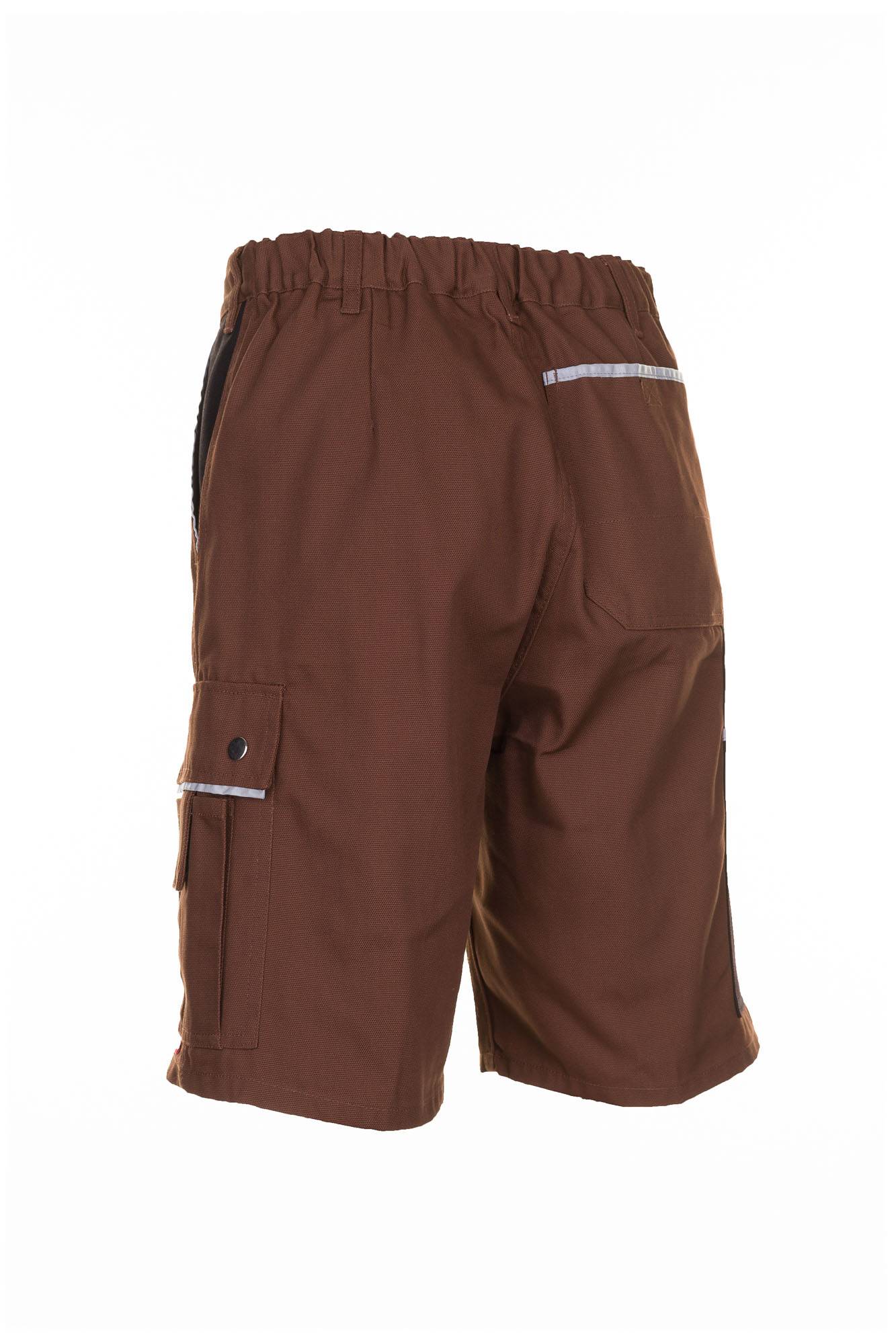 Braune elastische Cargo-Shorts mit Bündchen und Seitentaschen mit Klappen sowie reflektierendem Besatz, isoliert auf weißem Hintergrund dargestellt.