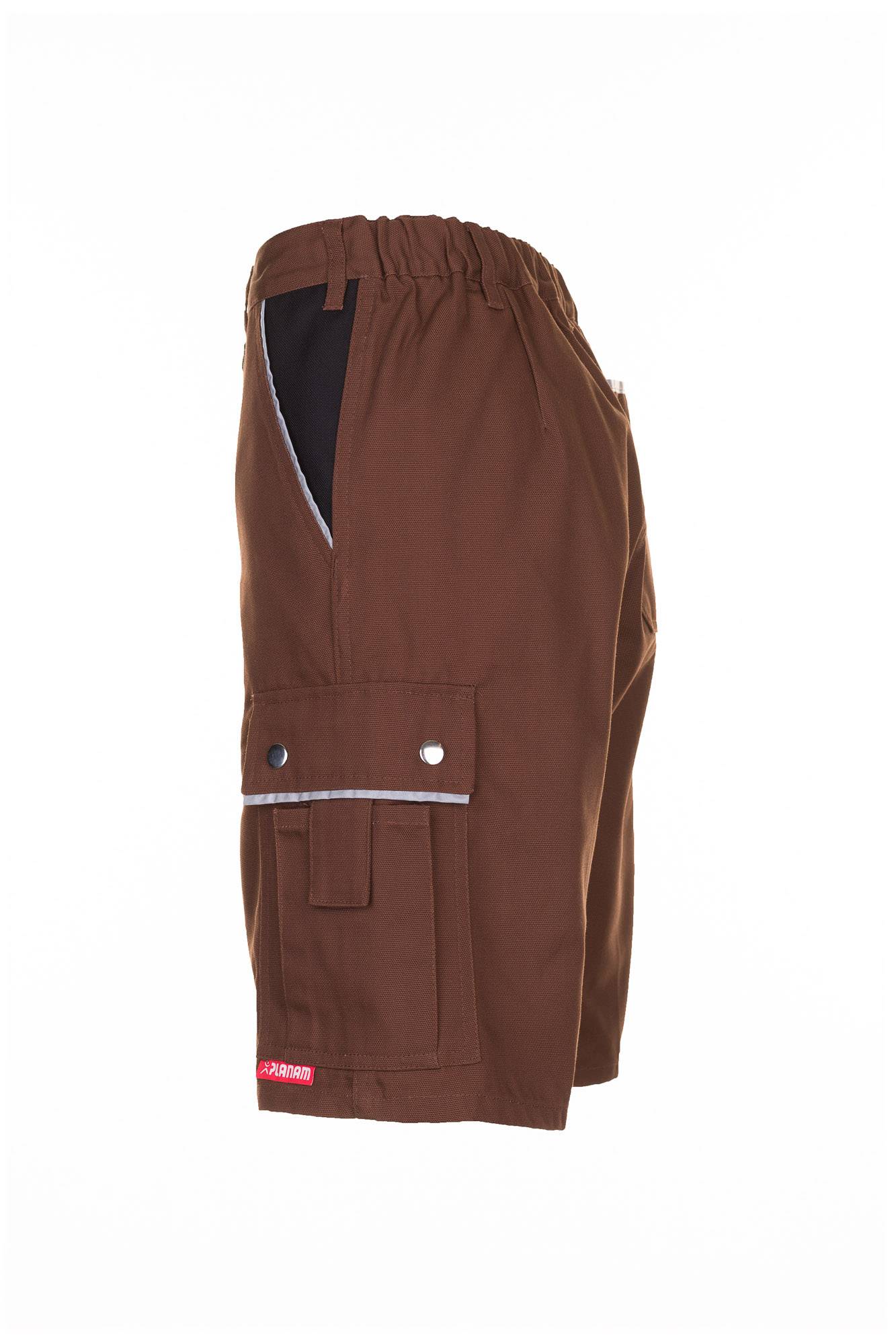 Braune Cargo-Shorts mit Seitentasche und Knopflasche, auf weißem Hintergrund gezeigt.