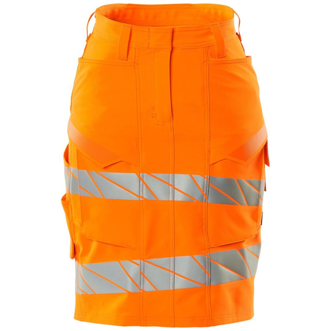 Leuchtend orangefarbener Warnschutzrock mit reflektierenden silbernen Streifen und Frontreißverschluss, gezeigt vor einfachem Hintergrund.