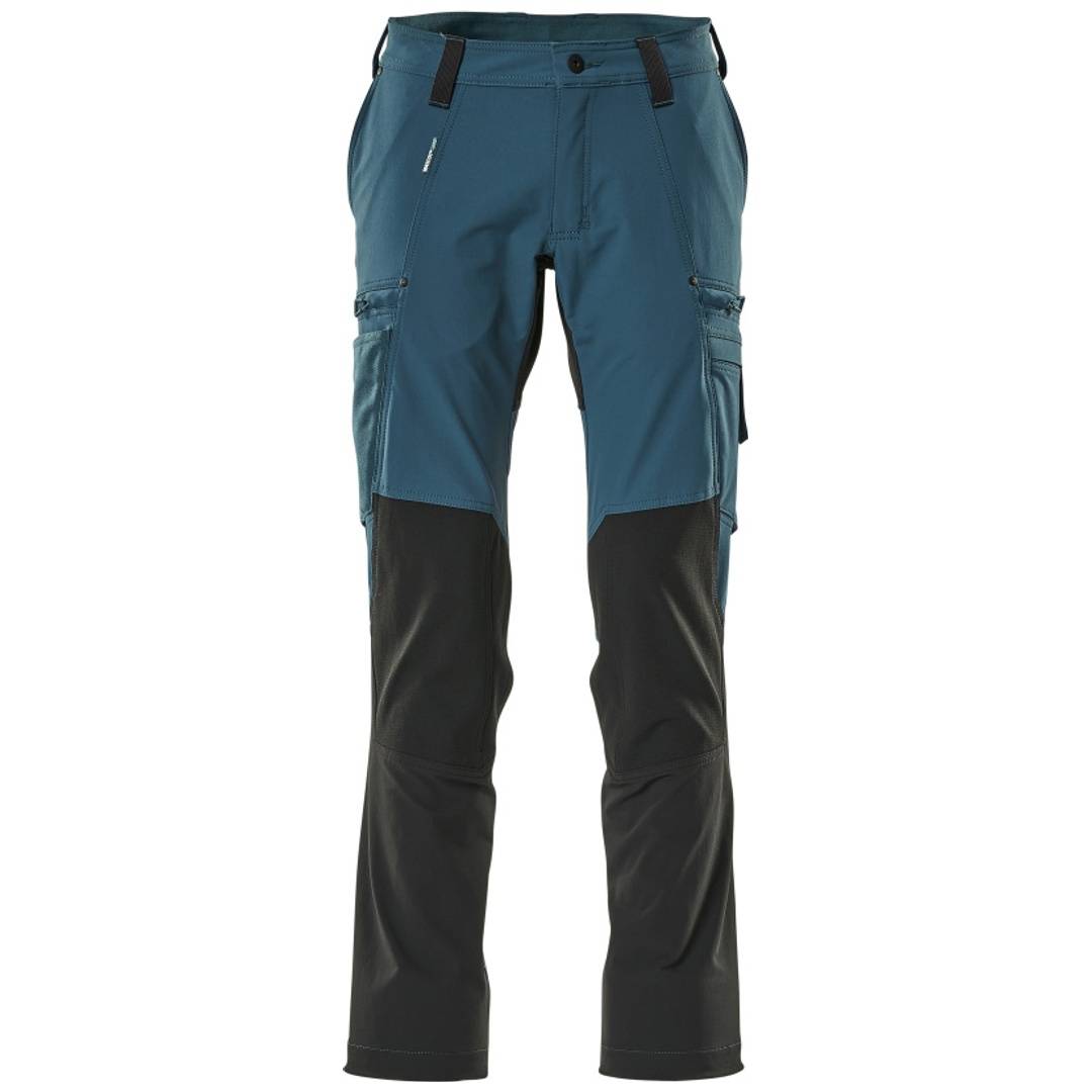 Blaue und schwarze Outdoorhosen mit Cargotaschen und verstärkten schwarzen Unterschenkeln, vor einem einfachen weißen Hintergrund dargestellt.